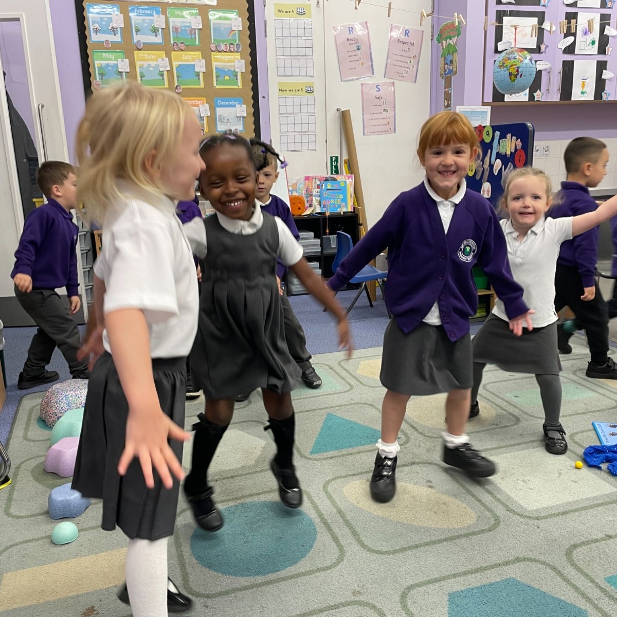Dorchester Primary - Reception: How does your family help you?